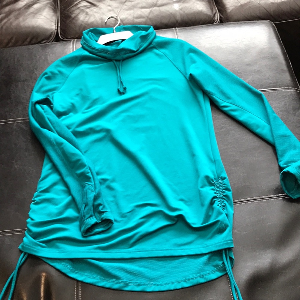 Turtle neck exercise sweater